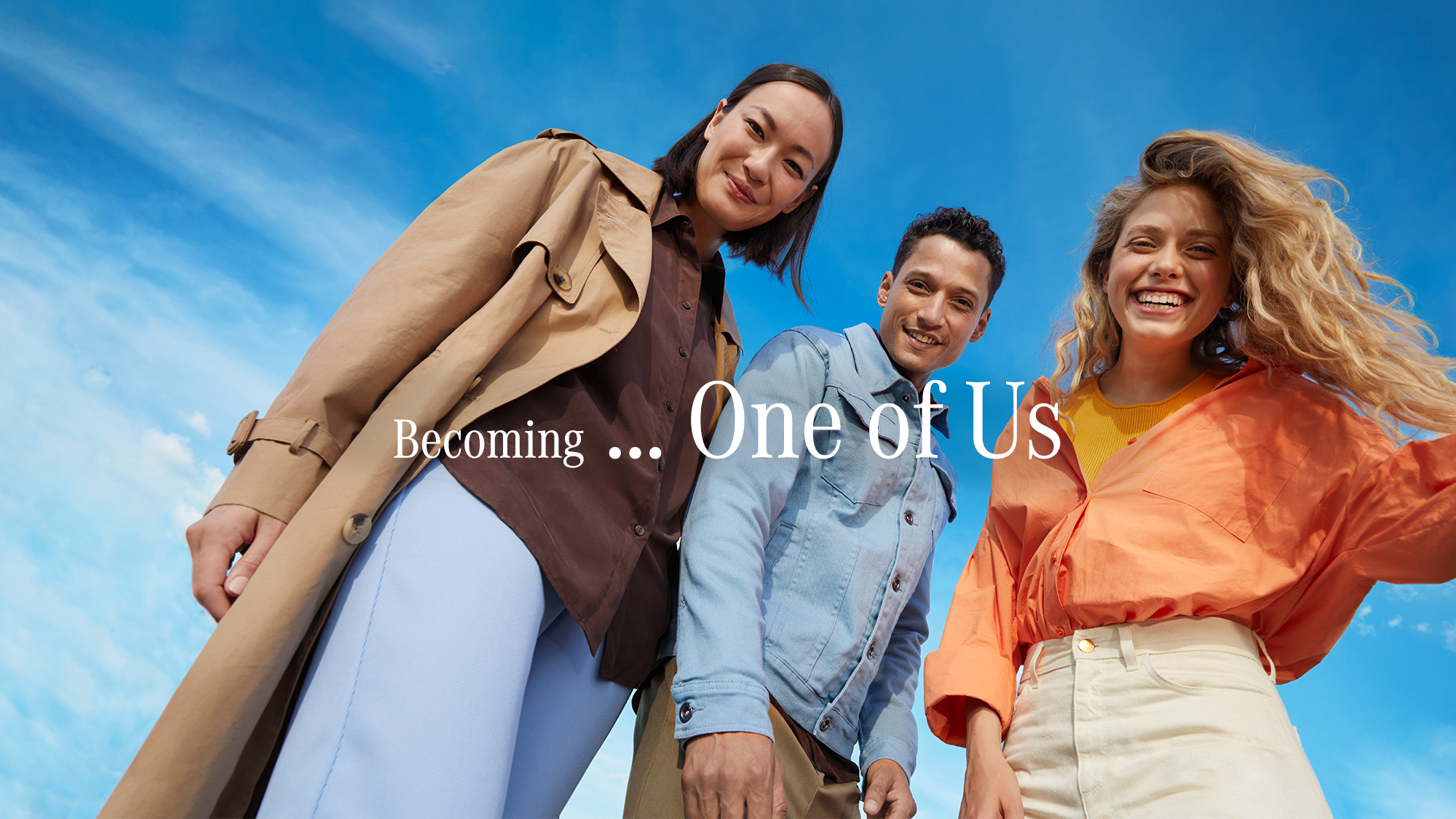 fotografía promocional con varias personas con el texto de Becoming one of us que significa Volverse uno de nosotros