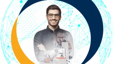 Persona sonriendo y usando un microscopio con fondo geométrico.