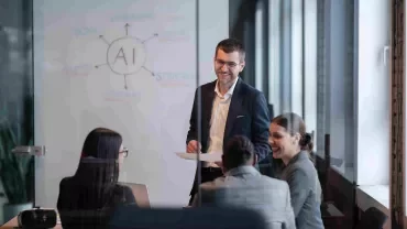 Equipo debatiendo estrategias sobre IA.