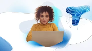 Mujer frente al ordenador con fondo de Talent Trends