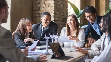 reunión de un equipo de trabajo en la oficina
