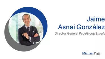 Jaime Asnai González, Director General PageGroup España, sonríe con brazos cruzados.