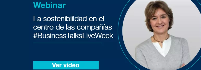 Cartel de webinar sobre sostenibilidad en empresas, mujer sonriendo.