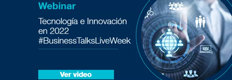 Gráfico de tecnología con íconos de conexión de red en pantalla táctil. Tema: Tecnología e Innovación en 2022.