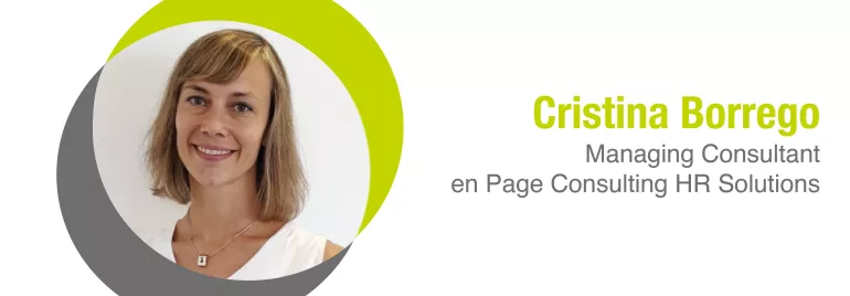 Foto de una persona con fondo de círculos y un texto sobre su rol de consultoría.
