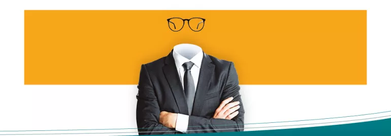 Traje con brazos cruzados, sin cabeza, con gafas dibujadas.