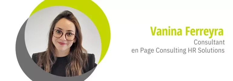 Retrato de una persona con gafas de pie junto al texto que menciona su título de consultor.