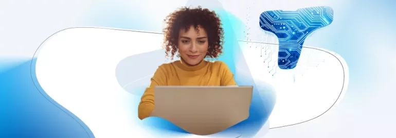 Mujer frente al ordenador con fondo de Talent Trends