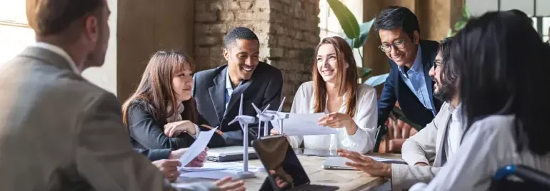 reunión de un equipo de trabajo en la oficina
