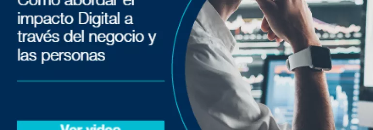 Anuncio de webinar sobre impacto digital en negocios y personas, con hombre usando computadora.