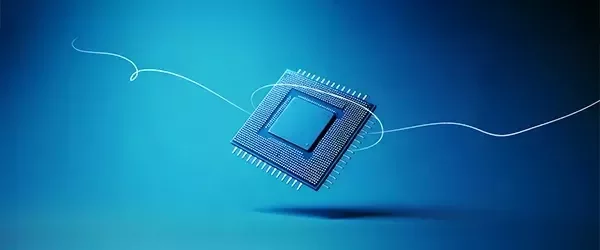 Un chip informático con fondo azul.