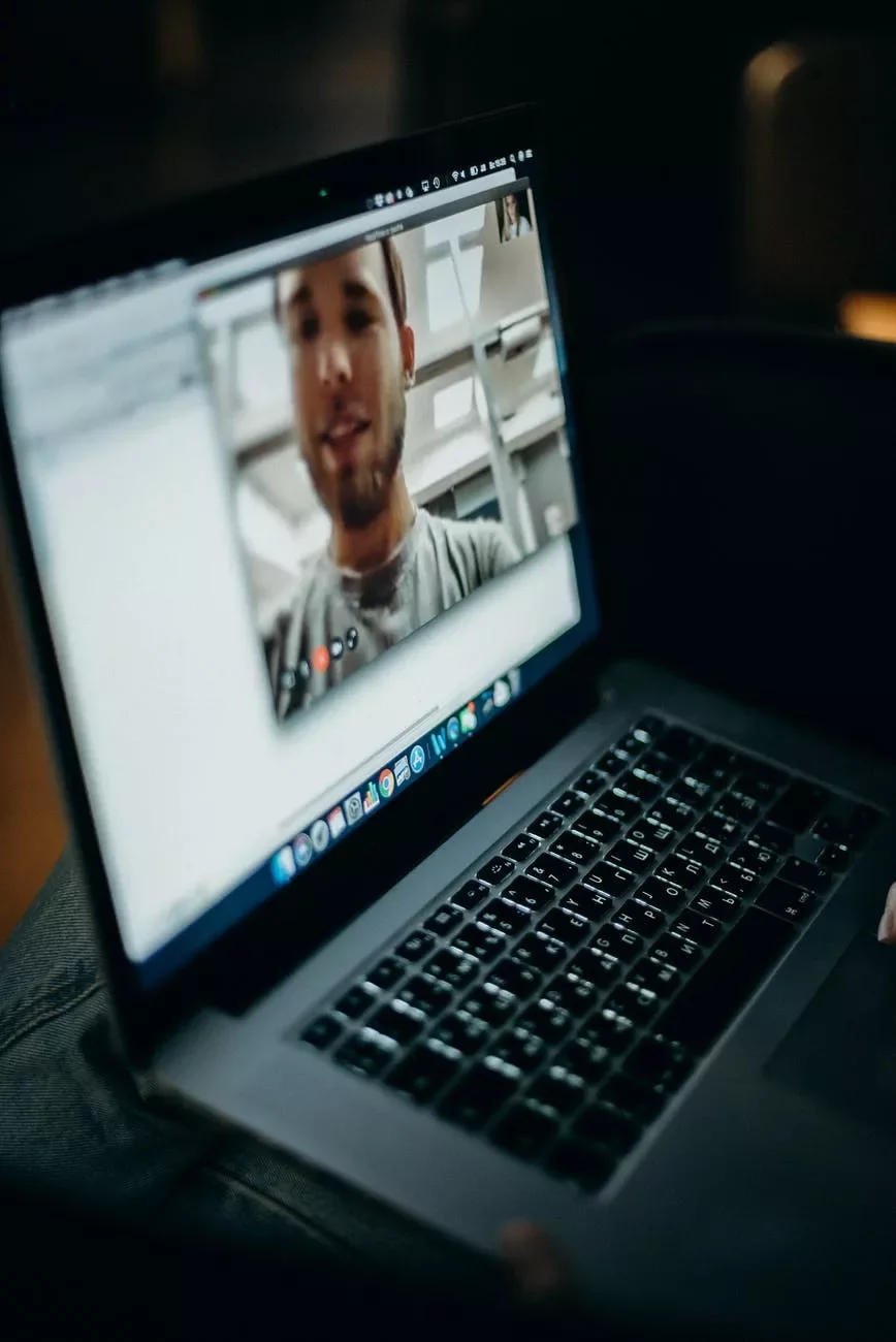Videollamada en computadora portátil.